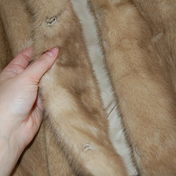 Vintage Roy H Bjorkman Blonde Mink Fur Cape - Picture 5 of 8